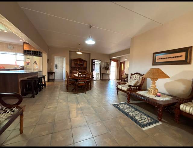 4 BEDROOM HOUSE FOR SALE IN DIAZ BEACH